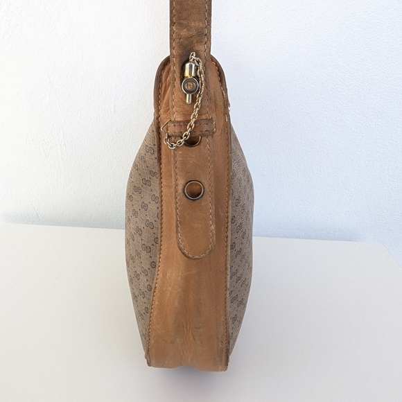 Gucci Tan Monogram Shoulder Bag - Picture 7 of 17